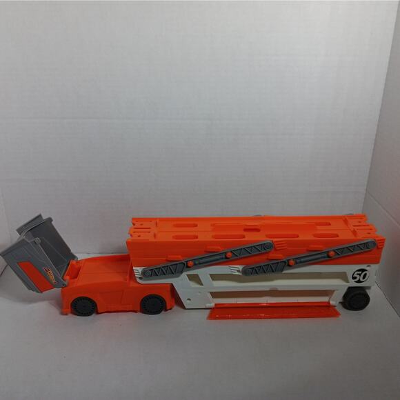 Hot Wheels Mega Hauler Semi-Truck Transport Car Carrier - Picture 3 of 8